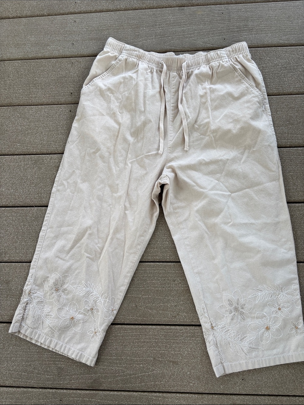 Classic Elements Cream Embroidered Pull-On Capris